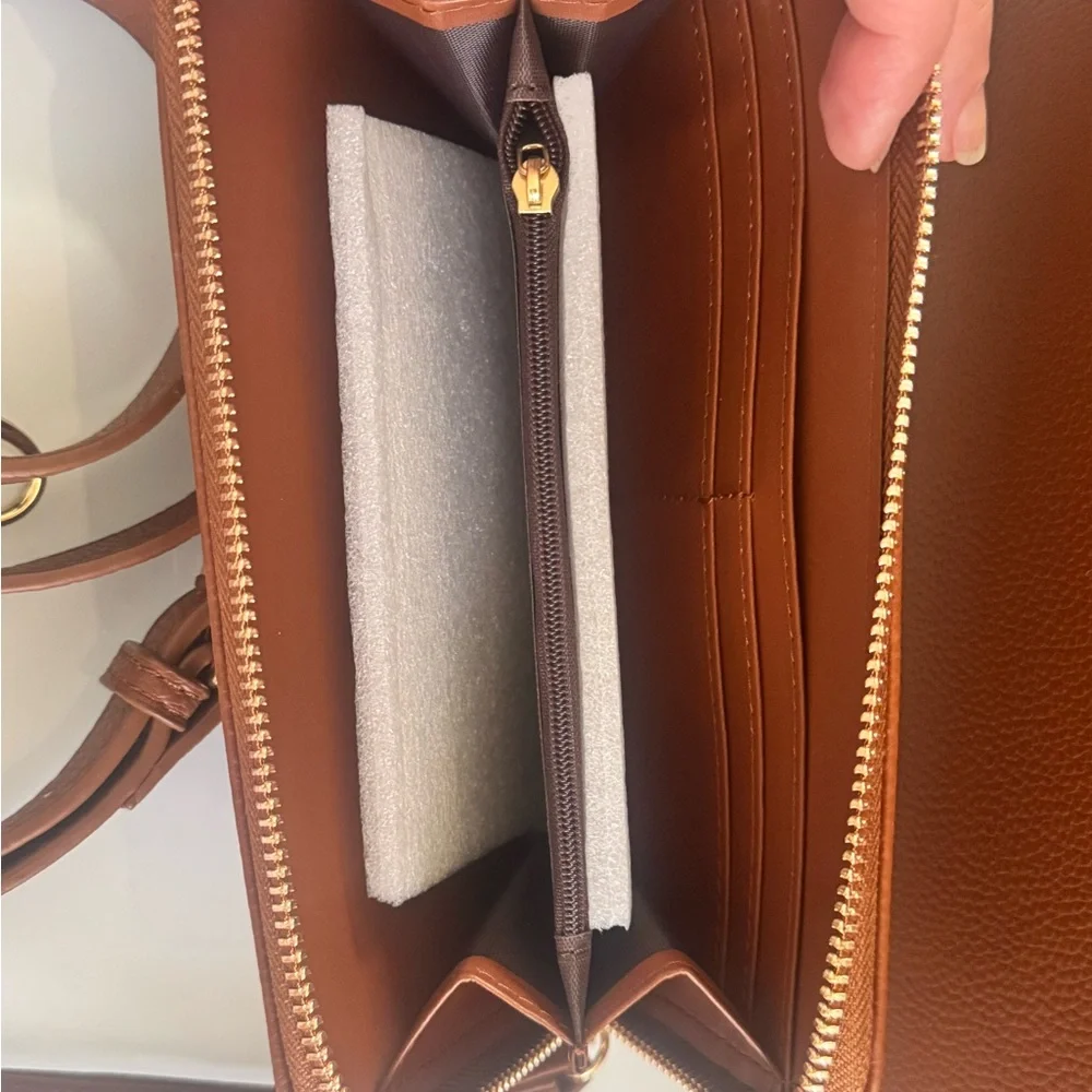 Ello Amira Leather Top-Handle vegan leather Tote with crossbody strap. - Picture 9 of 10